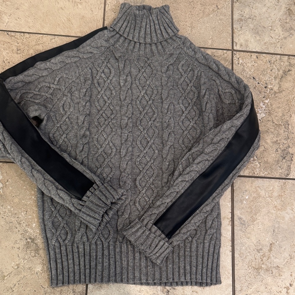 Evereve Gray Turtleneck Sweater with Black Sleeves